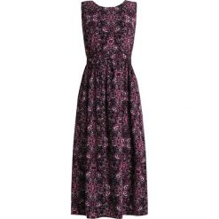 One more story DRESS Długa sukienka black. Czarne sukienki damskie marki one more story, bez wzorów, z wiskozy, bez kołnierzyka, z długim rękawem, długie, maxi. Za 379,00 zł.