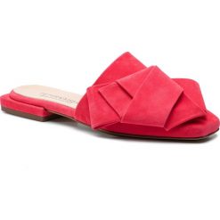 Klapki PETER KAISER - Dorin 15353/256 Sharon Suede. Różowe klapki damskie Peter Kaiser, bez wzorów, ze skóry, bez obcasa, na obcasie. W wyprzedaży za 449,00 zł.