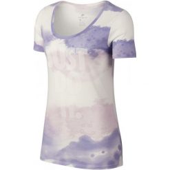 Nike Koszulka Sportowa Damska W Nsw Tee Scoop Jdi Wash, Sail Purple Pulse Barely Grape White L. Białe topy sportowe damskie marki Nike, l, bez wzorów, bez kołnierzyka, bez rękawów, bez kaptura, na fitness i siłownię. W wyprzedaży za 85,00 zł.