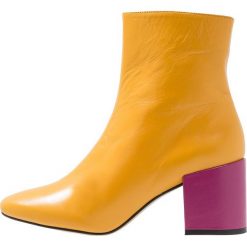 Intentionally Blank SHOP Botki yello/pink. Żółte botki damskie skórzane Intentionally Blank, klasyczne. Za 879,00 zł.