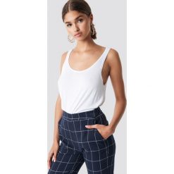 Dr Denim Top na ramiączkach - White. Białe topy damskie marki Dr.Denim, bez wzorów, z denimu, z okrągłym kołnierzem. Za 80,95 zł.