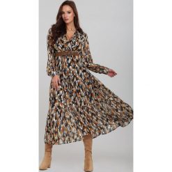 Granatowa Sukienka Bancroft. Niebieskie sukienki damskie Renee, s, bez wzorów, klasyczne, z klasycznym kołnierzykiem, bez rękawów, maxi, kopertowe. Za 139,99 zł.