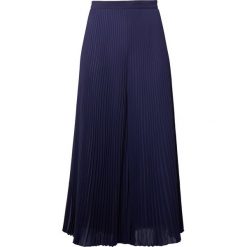 Club Monaco JESSYN PANT Spodnie materiałowe la mer. Niebieskie spodnie damskie marki Club Monaco, bez wzorów, z poliesteru. W wyprzedaży za 617,40 zł.