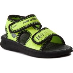 Sandały NEW BALANCE - K2031YL Zielony. Zielone sandały chłopięce New Balance, ze skóry ekologicznej, bez zapięcia. W wyprzedaży za 79,00 zł.