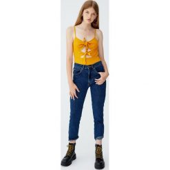 Body na ramiączkach z węzłami z przodu. Szare koszulki damskie marki Pull&Bear, bez wzorów, bez kołnierzyka, bez rękawów. Za 48,90 zł.