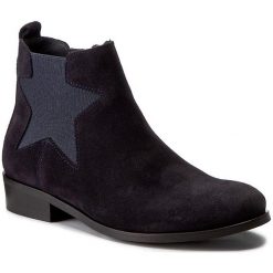 Botki TOMMY HILFIGER - Polly 11B FW0FW01644 Midnight 403. Niebieskie botki damskie na obcasie TOMMY HILFIGER, z gumy, eleganckie, na zamek. W wyprzedaży za 319,00 zł.