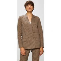 Vero Moda - Żakiet. Pomarańczowe żakiety damskie marki Vero Moda, z elastanu. W wyprzedaży za 139,90 zł.
