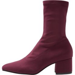 Vagabond MYA Botki wine. Czerwone botki damskie skórzane marki Vagabond, klasyczne. Za 499,00 zł.