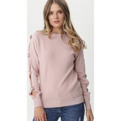 Różowy Sweter Charnock. Różowe swetry damskie Born2be, s, z aplikacjami, z dzianiny, długie. Za 79,99 zł.