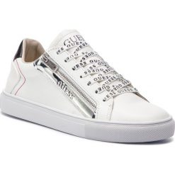 Sneakersy GUESS - FM5LLO LEA12 WHITE. Białe sneakersy męskie marki Guess, na co dzień, z aplikacjami, ze skóry ekologicznej, klasyczne, bez zapięcia. Za 439,00 zł.
