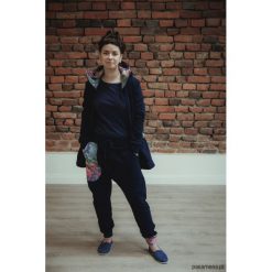 Komplet damski bluza i spodnie - Mosaic. Brązowe bluzy damskie Pakamera, z dresówki, sportowe, bez kaptura. Za 399,00 zł.