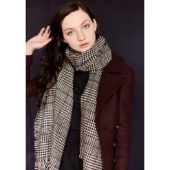 Szal w pepitę ONE SIZE. Czarne szaliki damskie Marie Zélie, w paski, z bawełny. Za 227,00 zł.