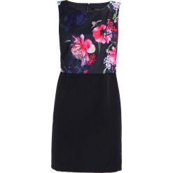 Comma KURZ Sukienka etui dark blue. Niebieskie sukienki marki comma, z materiału. W wyprzedaży za 356,85 zł.