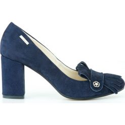 Nubukowe czółenka z frędzlami - skóra naturalna - model 043 - kolor granat nubuk. Szare czółenka damskie Zapato, na co dzień, bez wzorów, z jeansu, z okrągłym noskiem, bez obcasa, na obcasie. W wyprzedaży za 191,40 zł.