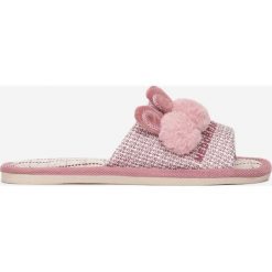 Różowe Kapcie Nereiria. Różowe kapcie damskie Born2be. W wyprzedaży za 29,99 zł.