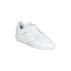 Buty adidas BUSENITZ. Białe trampki męskie Adidas, bez wzorów, bez zapięcia. Za 389,00 zł.