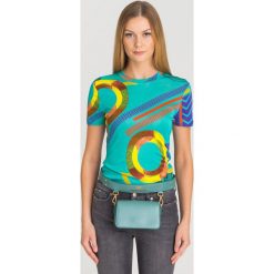 WIELOKOLOROWY T-SHIRT VERSACE COLLECTION. Niebieskie t-shirty damskie Versace Collection, bez wzorów, klasyczne, z okrągłym kołnierzem. Za 484,50 zł.
