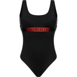Strój kąpielowy Calvin Klein Swimwear KW0KW00680. Czarne stroje kąpielowe damskie Calvin Klein Swimwear, xs, bez wzorów, z elastanu. W wyprzedaży za 199,00 zł.