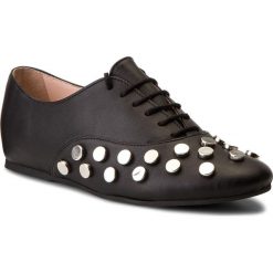Oxfordy L37 - Rock Mini S29 Czarny. Czarne półbuty damskie L37, rockowe, bez obcasa, na płaskiej podeszwie, bez zapięcia. W wyprzedaży za 319,00 zł.