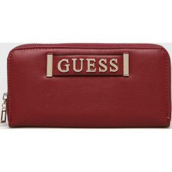 Guess Jeans - Portfel. Czarne portfele damskie Guess Jeans, z aplikacjami, z poliesteru. Za 279,90 zł.