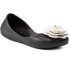Baleriny ZAXY - Start Glamour Fem 82708 Black 51708 DD285101. Czarne baleriny damskie Zaxy, na co dzień, bez wzorów, z tworzywa sztucznego, klasyczne, bez obcasa, na płaskiej podeszwie, bez zapięcia. W wyprzedaży za 119,00 zł.