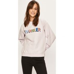 Wrangler - Bluza. Fioletowe bluzy damskie Wrangler, s, z nadrukiem, z bawełny. W wyprzedaży za 119,90 zł.