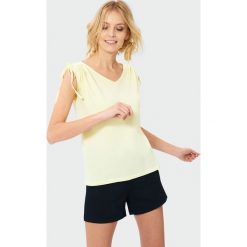 Top z wiązaniami na ramionach. Szare bluzki damskie Greenpoint, bez wzorów, z bawełny, bez kołnierzyka. Za 24,99 zł.