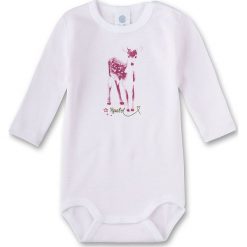 Body w kolorze białym. Białe body niemowlęce Sanetta, z nadrukiem, z bawełny, bez rękawów. W wyprzedaży za 22,95 zł.