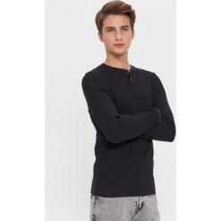 Koszulka z guzikami - Czarny. Czarne koszulki męskie House, s, bez wzorów, bez kołnierzyka, bez rękawów. W wyprzedaży za 39,99 zł.