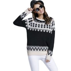 Sweter w kolorze czarnym. Czarne swetry damskie Swetry na chłodne dni, bez wzorów, bez rękawów, bez kaptura. W wyprzedaży za 114,95 zł.