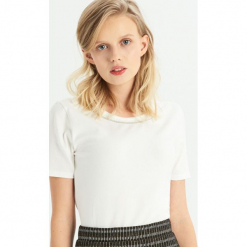 T-shirt z biżuteryjną aplikcją - Kremowy. Białe t-shirty damskie marki Sinsay, l. Za 24,99 zł.
