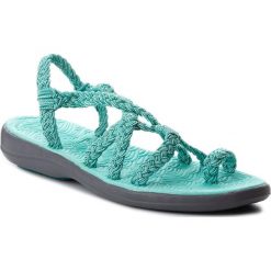Sandały LA MARINE - Calypso Original Shiny Lagoon. Zielone klapki damskie marki La Marine, bez wzorów, z tworzywa sztucznego, bez obcasa. W wyprzedaży za 149,00 zł.