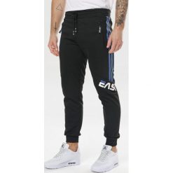 Czarne Spodnie Pirethoe. Czarne spodnie męskie Born2be, xl, bez wzorów, z dresówki. W wyprzedaży za 59,99 zł.