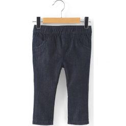 Proste dżinsy 1 miesiąc - 3 latka. Niebieskie jeansy dziewczęce marki La Redoute Collections, z bawełny, z standardowym stanem. Za 52,88 zł.