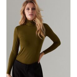 Bluzka z golfem - Khaki. Brązowe bluzki damskie Mohito, s, bez wzorów, bez rękawów. W wyprzedaży za 29,99 zł.