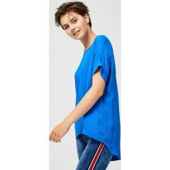 Bluzka koszulowa typu oversize. Bluzki damskie Moodo, s, bez wzorów, z koszulowym kołnierzykiem, bez rękawów. Za 19,99 zł.