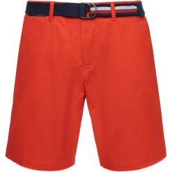 Szorty materiałowe TOMMY HILFIGER Brooklym Short Light Twill Belt MW0MW10897. Czerwone spodenki i szorty męskie TOMMY HILFIGER, m, bez wzorów, z bawełny. W wyprzedaży za 169,00 zł.