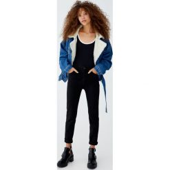 Jeansy super skinny fit z wysokim stanem. Czarne jeansy damskie z wysokim stanem marki Pull&Bear, z jeansu. Za 79,90 zł.