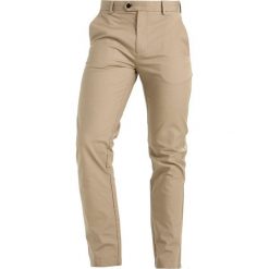 Burton Menswear London SLIM Chinosy nat. Białe rurki męskie marki Burton Menswear London, z bawełny. Za 149,00 zł.