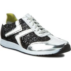 Sneakersy CARINII - B3360 Venus Lustro/Planet 3/Nappa Biała. Szare półbuty damskie Carinii, na co dzień, z aplikacjami, ze skóry, bez obcasa, na płaskiej podeszwie, bez zapięcia. W wyprzedaży za 139,00 zł.