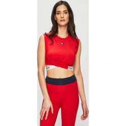 Tommy Sport - Top. Czerwone topy damskie Tommy Sport, s, bez wzorów, z elastanu, z okrągłym kołnierzem. W wyprzedaży za 139,90 zł.