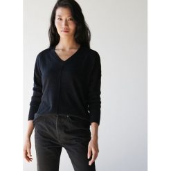 Dzianinowy sweter oversize - Czarny. Czarne swetry damskie Sinsay, s, bez wzorów, z dzianiny, bez rękawów, bez kaptura. Za 49,99 zł.