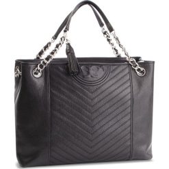 Torebka TORY BURCH - 54282 Black 001. Czarne torebki klasyczne damskie Tory Burch, bez wzorów, ze skóry, eleganckie, bez dodatków. W wyprzedaży za 1539,00 zł.