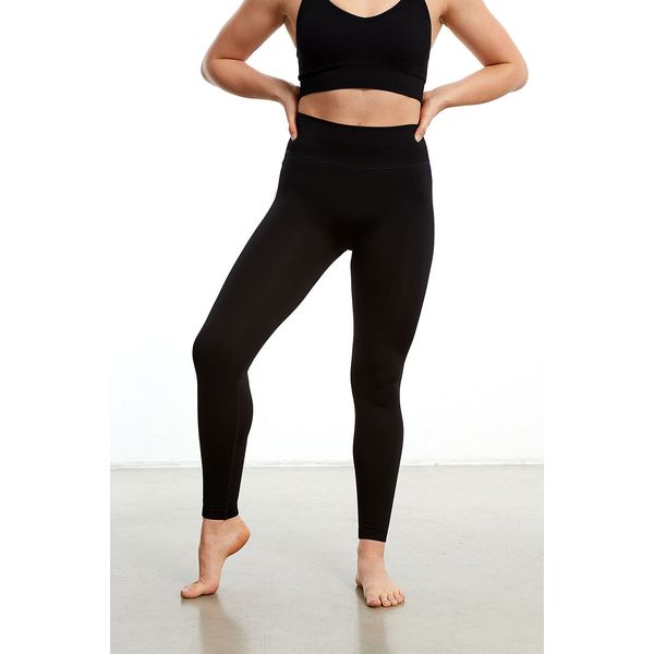 Etam - Legginsy Zoa. Czarne spodnie damskie Etam, m, z elastanu. W wyprzedaży za 99,90 zł.