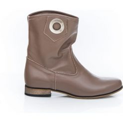 Wsuwane botki na niskim obcasie - skóra naturalna - model 270 - kolor taupe lico. Botki damskie Zapato, ze skóry, klasyczne, na niskim obcasie, bez zapięcia. Za 399,00 zł.