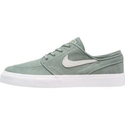 Nike SB ZOOM JANOSKI Tenisówki i Trampki clay green/barely grey/menta/pro purple. Zielone trampki męskie marki Nike SB, z tworzywa sztucznego. Za 359,00 zł.