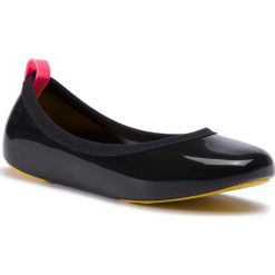 Baleriny MELISSA - Lance Ad 32427 Black/Yellow 51565. Czarne baleriny damskie Melissa, bez wzorów, z tworzywa sztucznego, klasyczne, bez obcasa, na płaskiej podeszwie. W wyprzedaży za 179,00 zł.