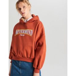 Bluza oversize z kapturem - Bordowy. Czerwone bluzy damskie Cropp, s, bez wzorów, bez rękawów, z kapturem. W wyprzedaży za 59,99 zł.