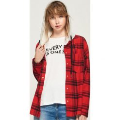 Koszula z kapturem - Czerwony. Czerwone koszule damskie Sinsay, l, z kapturem. W wyprzedaży za 59,99 zł.