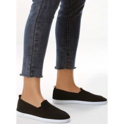 Czarne Tenisówki Lots. Czarne buty sportowe damskie Born2be, bez wzorów, bez zapięcia. Za 59,99 zł.